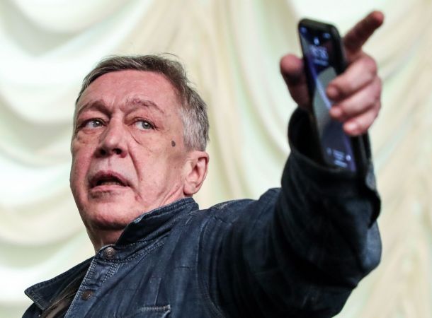 Дмитрий Певцов резко отреагировал на вопрос журналистов о приговоре Ефремову