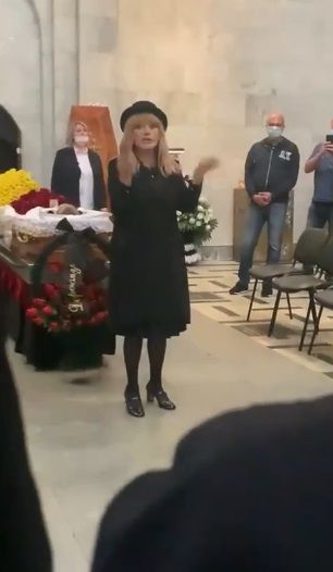 Алла Пугачева приехала на похороны Александра Кальянова