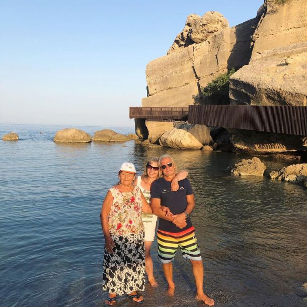 Наталья Водянова отправила маму и 90-летнюю бабушку на отдых в Турцию