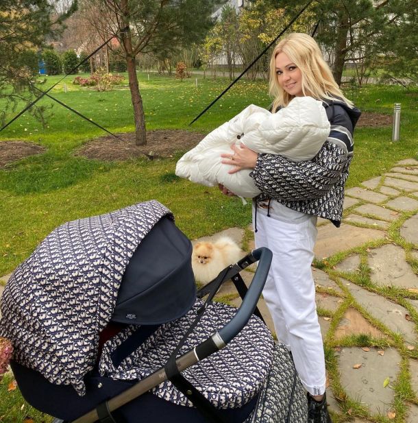 Яна Рудковская похвасталась шикарным подарком для младшего сына от Dior
