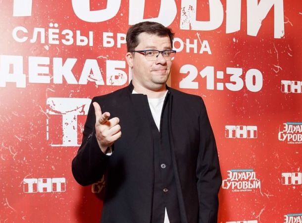 Гарик Харламов в честь юбилея стал ведущим в караоке-баре