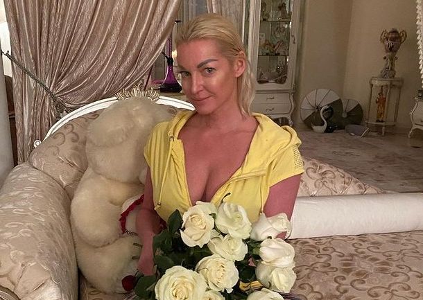 Анастасия Волочкова поздравила таинственного возлюбленного с днем рождения