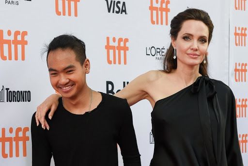Сын Анджелины Джоли был замечен с алкоголем на публике