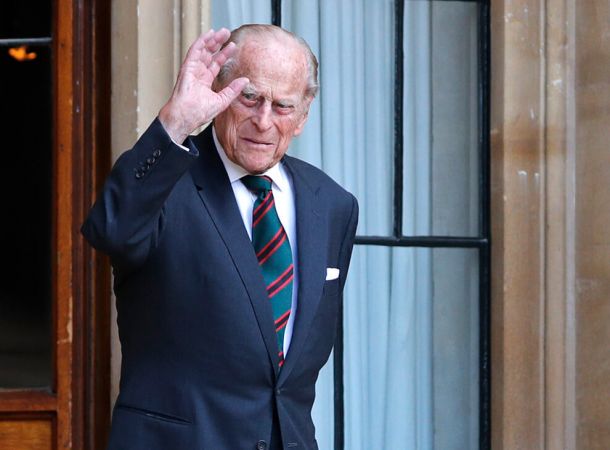 После смерти принца Филиппа в Великобритании объявили траур