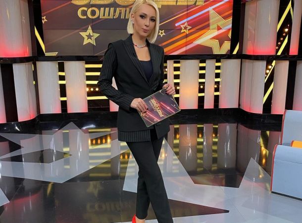 По совету эксперта Лера Кудрявцева примерила стильные, но непрактичные брюки