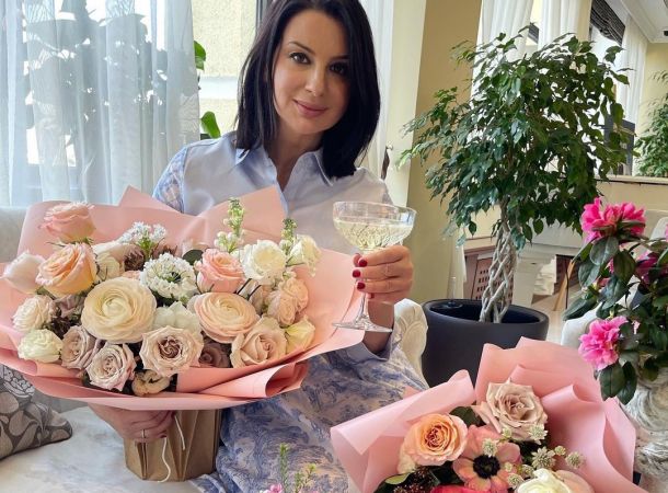 Екатерина Стриженова вернулась к работе после перелома
