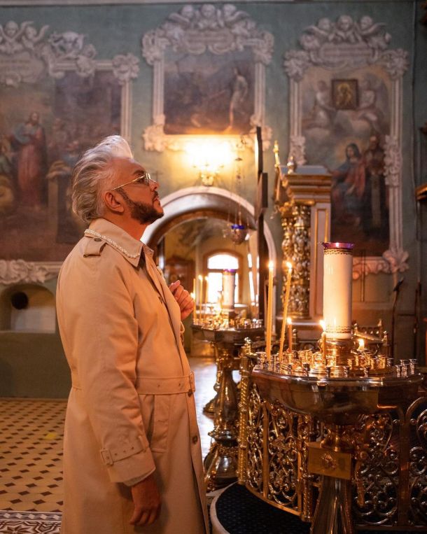 Филипп Киркоров устроил фотосессию в храме