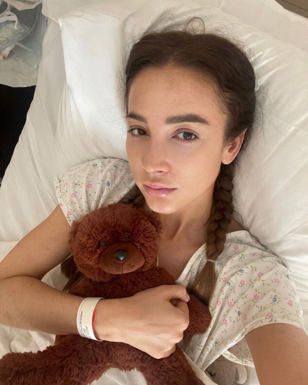 Ослабленная после операции Ольга Бузова записала видео из больницы