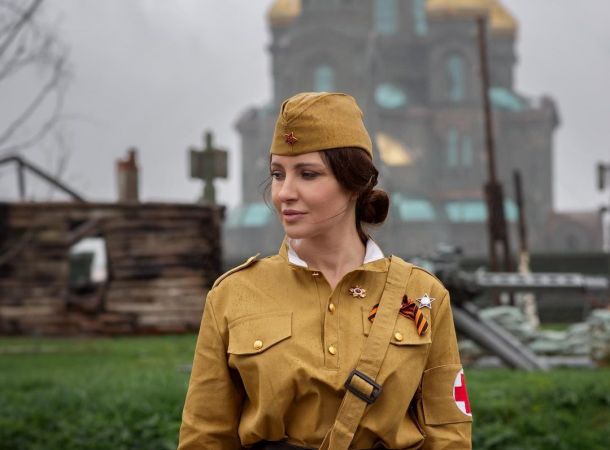 Анастасия Макеева и её жених устроили военную фотосессию