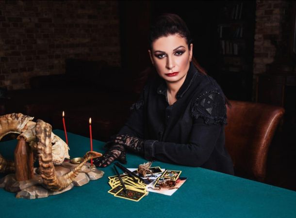 Известная ясновидящая Алена Полынь открыла в Москве первый в мире университет магии и колдовства